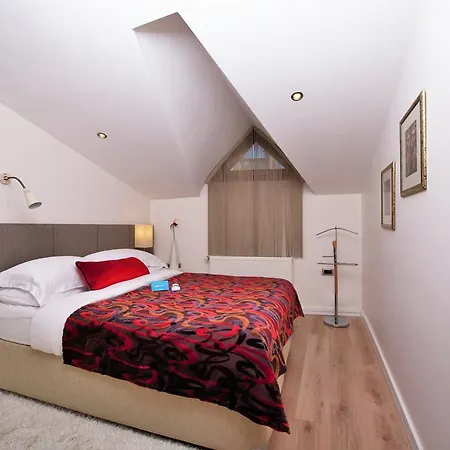Aura Lejlighedshotel 2*