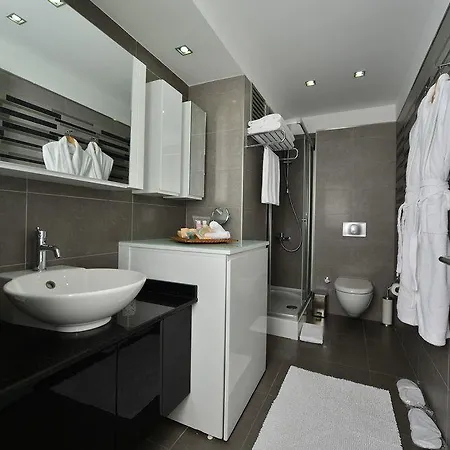 Aura Lejlighedshotel 2*