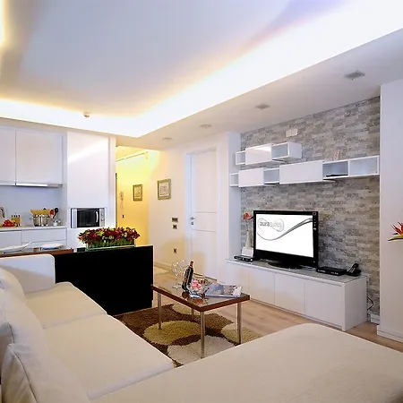 Aparthotel Aura 2*