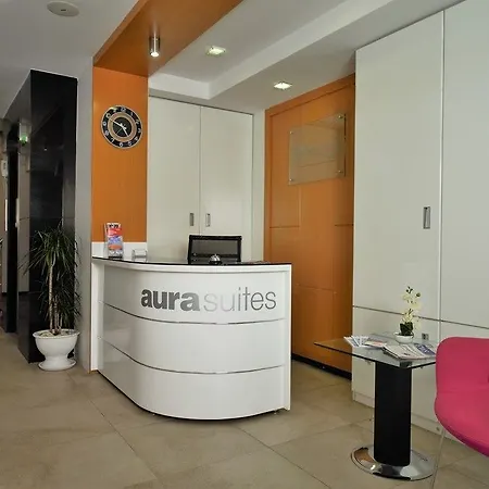 מלון דירות Aura 2*