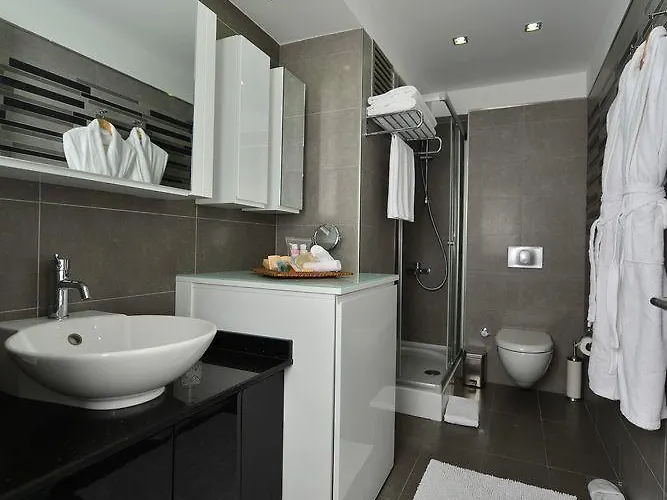 Aura Hotel apartamentowy 2*